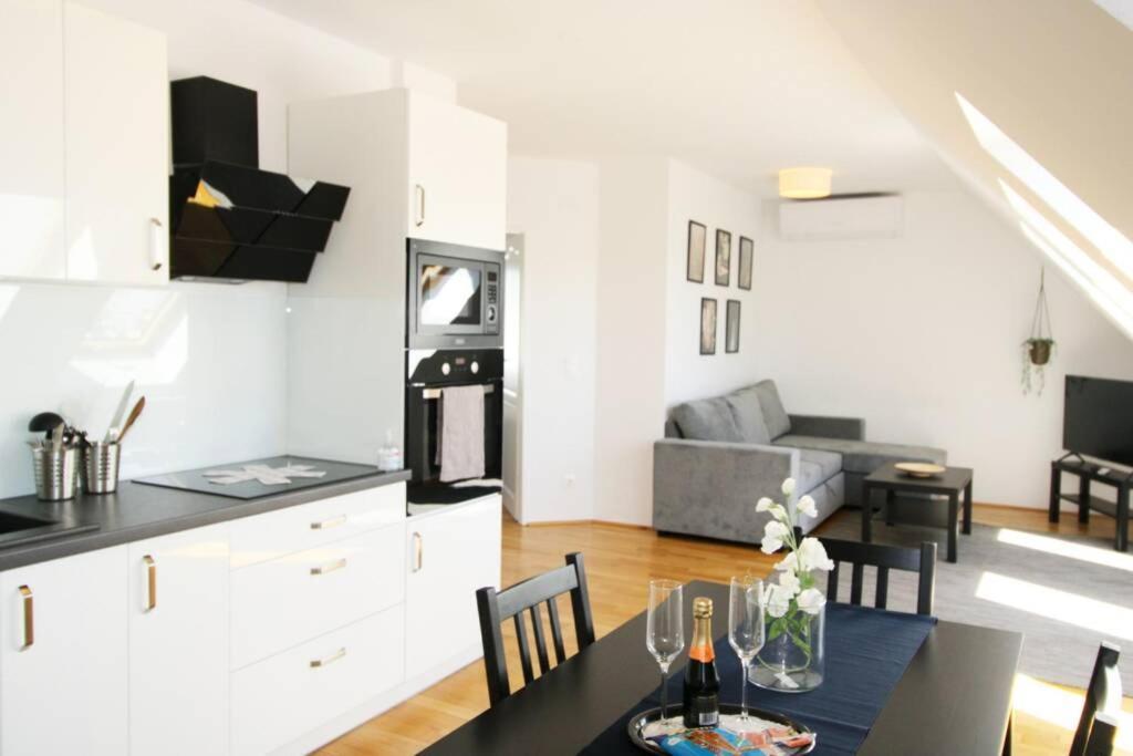 Penthouse With Amazing Terrace L Lf42 Apartman Bécs Kültér fotó